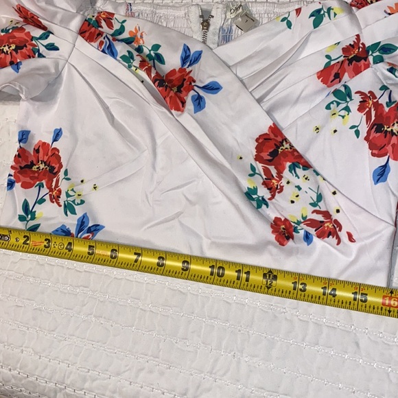 WHITE FLORAL CROP BLOUSE - Picture 6 of 7